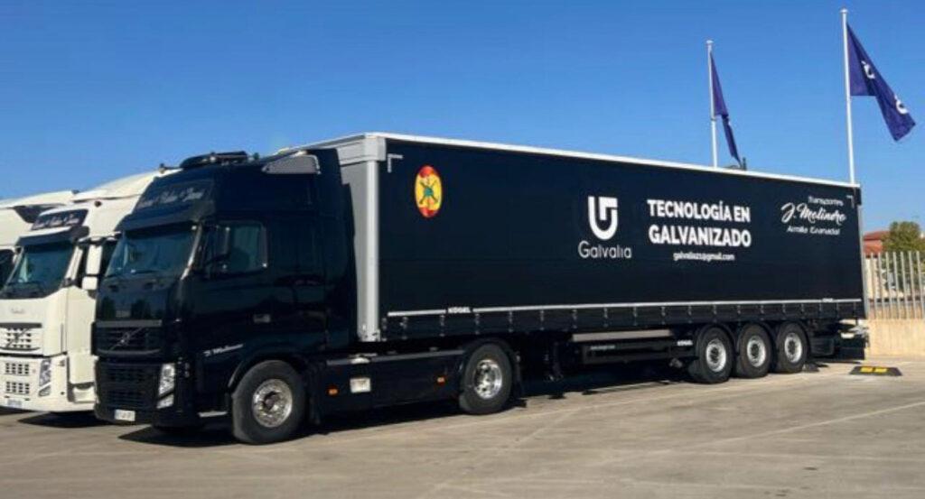 camion negro galvanizado